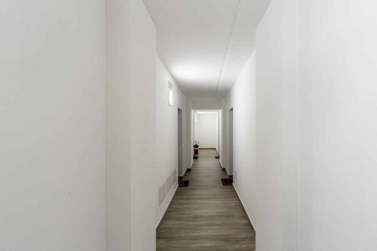 Comfy Apt With Private Parking & Balcony Milan Luaran gambar