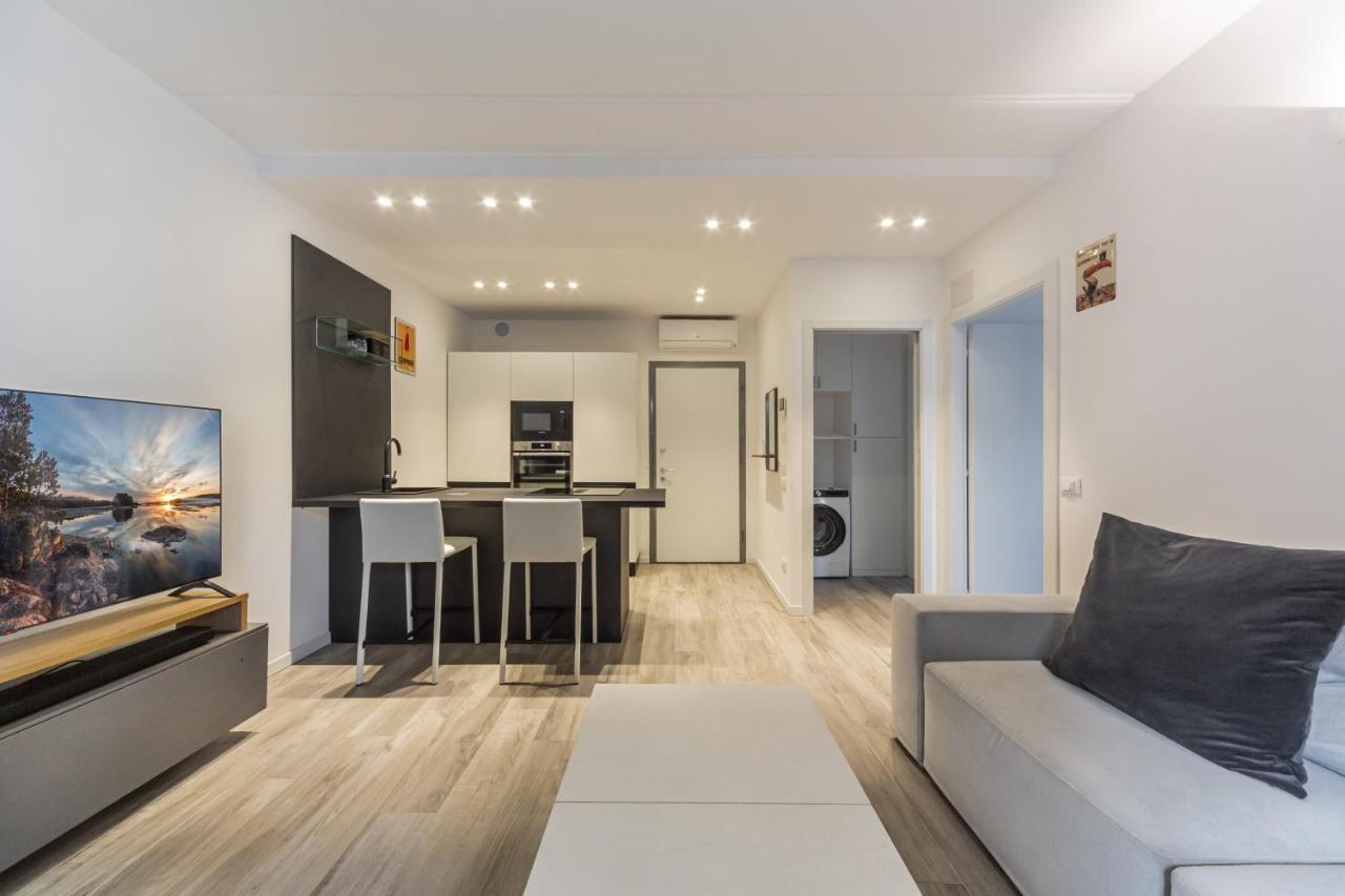 Comfy Apt With Private Parking & Balcony Milan Luaran gambar